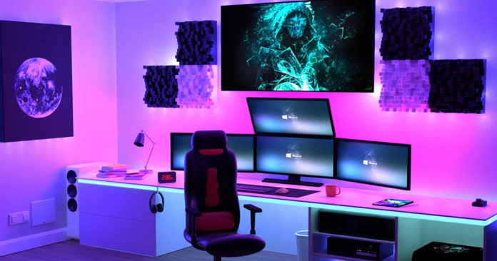 Un setup de gaming room avec 4 écrans