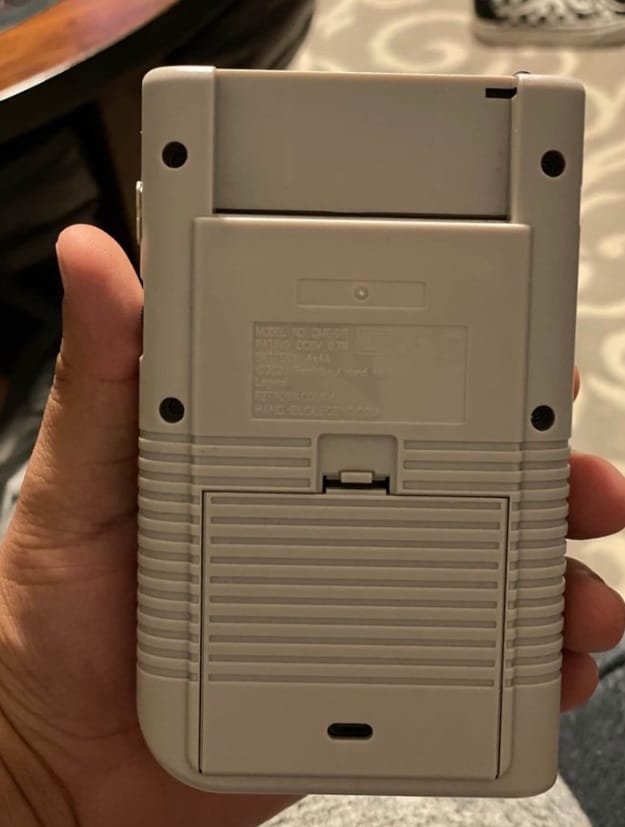 Photo du cache-pile d'une Game Boy d'occasion