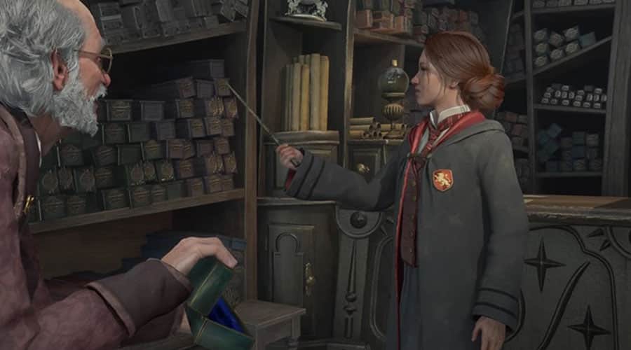 Un sorcier choisissant sa baguette chez Ollivander dans Hogwarts Legacy